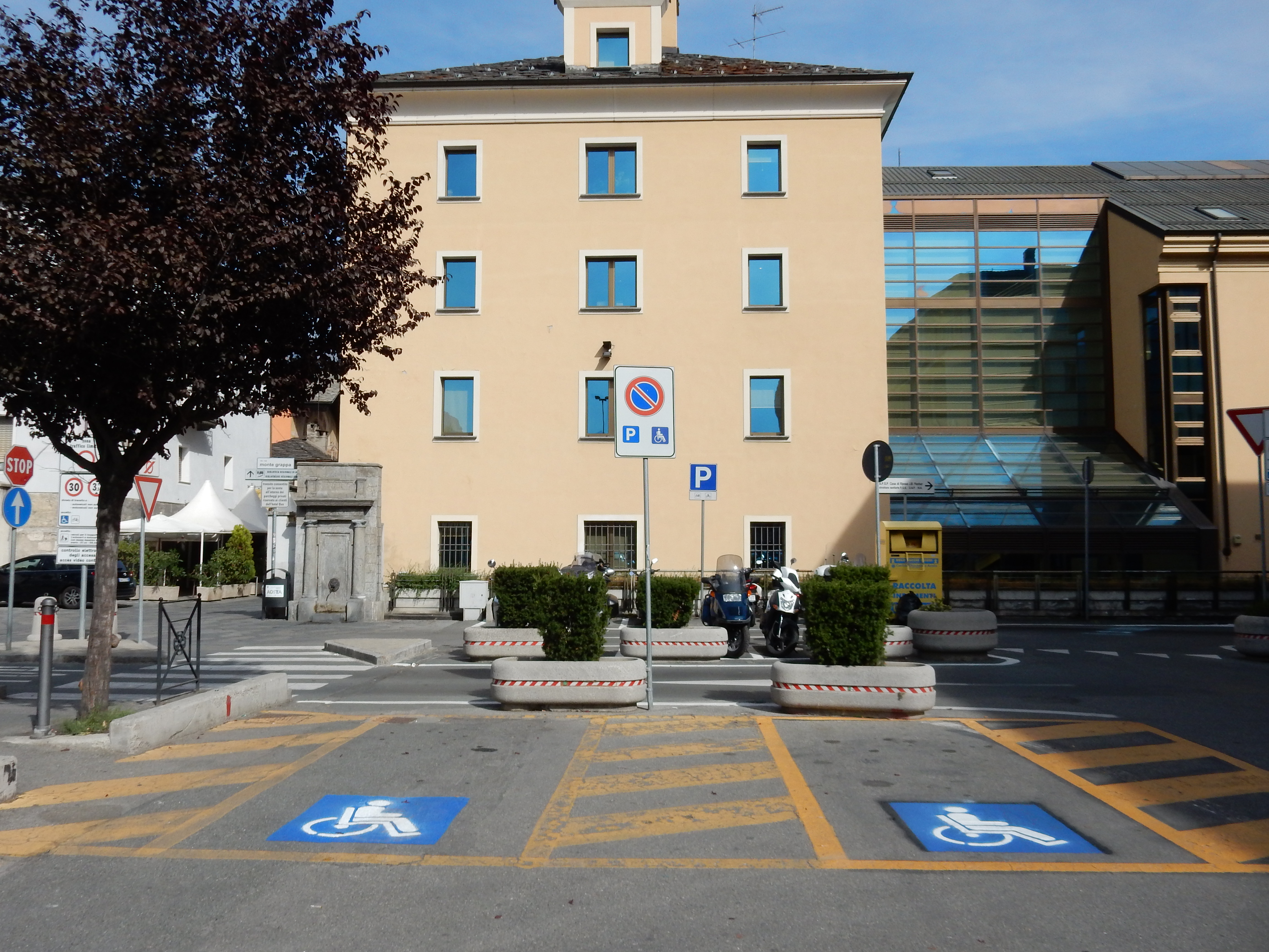 Piazza della Repubblica, 1